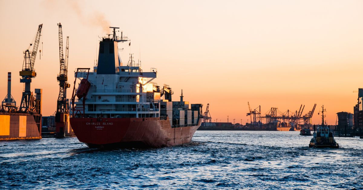 Difference between shipping agency and freight forwarding company